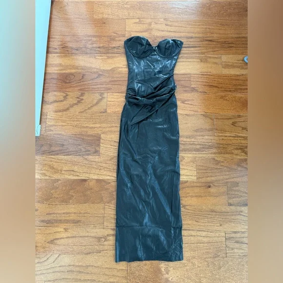 House of CB Juliana dress. Plus cup - Picture 3 of 5